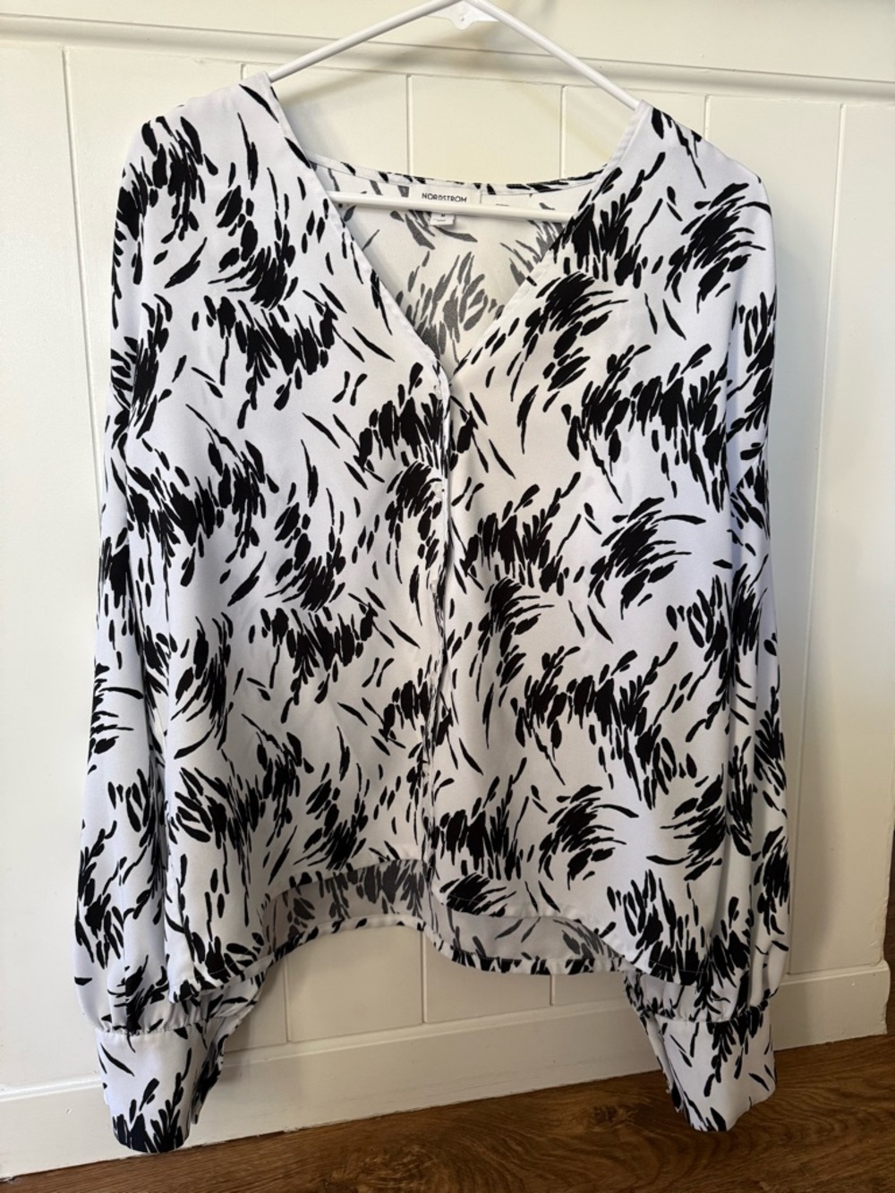 Nordstrom Black & White Abstract V-Neck Blouse